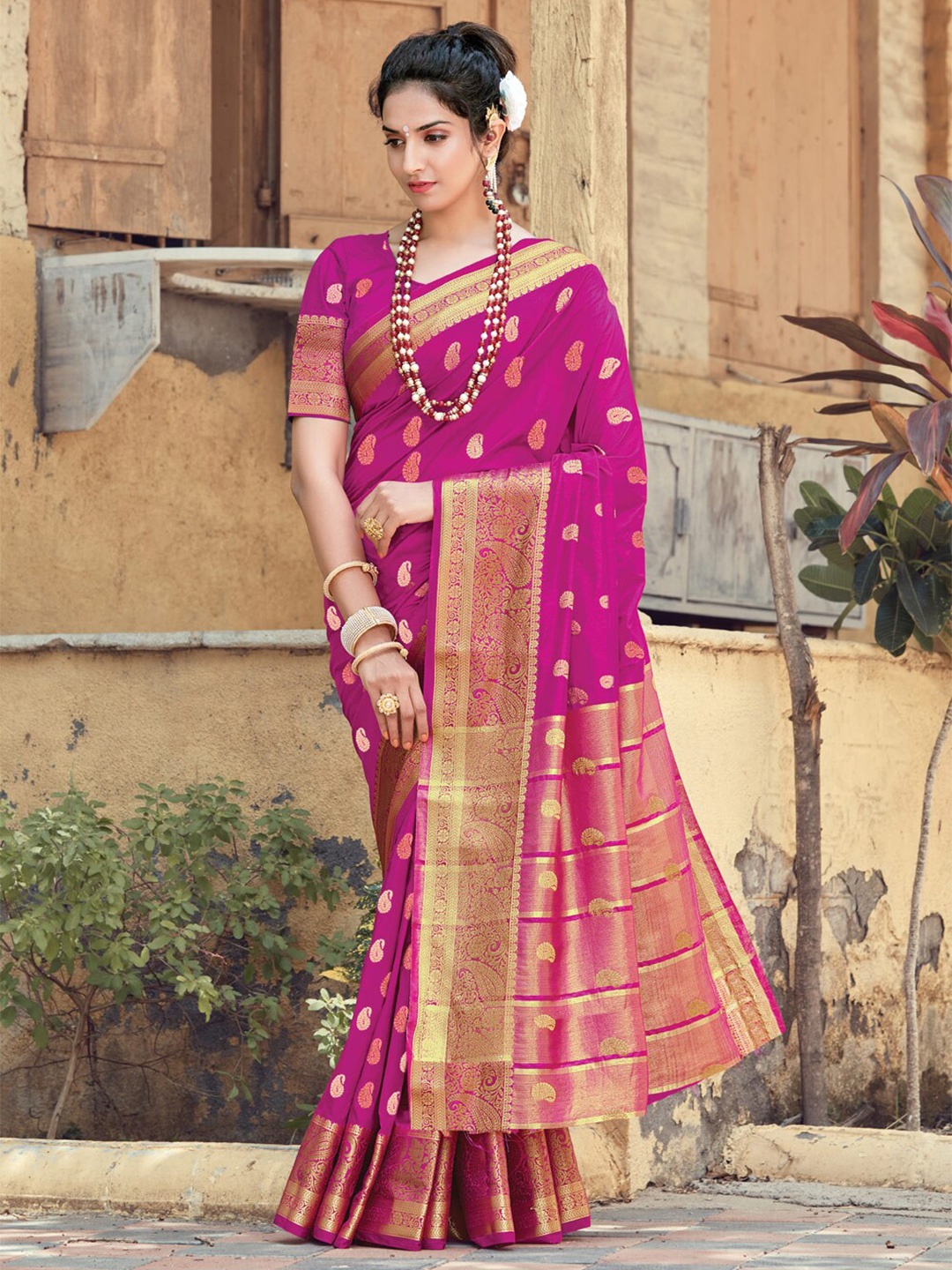 

SANGAM PRINTS Ethnic Motifs Zari Silk Blend Saree, Purple