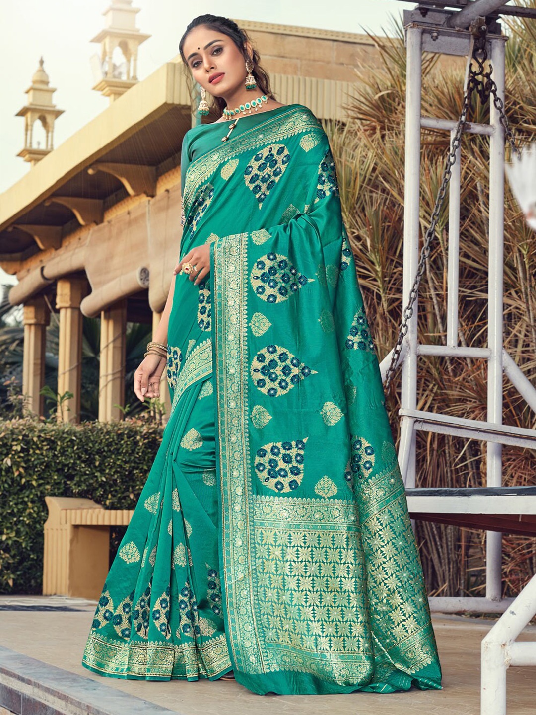 

SANGAM PRINTS Floral Silk Blend Saree, Turquoise blue
