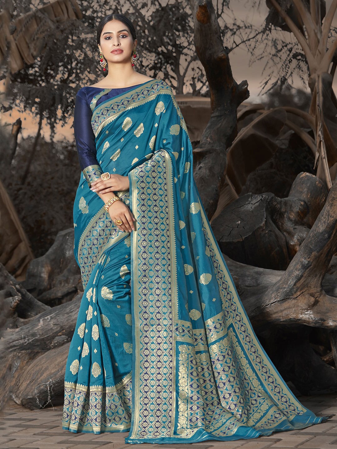 

SANGAM PRINTS Floral Zari Silk Blend Saree, Blue