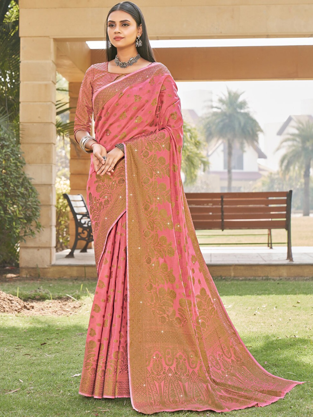 

SANGAM PRINTS Ethnic Motifs Zari Saree, Pink