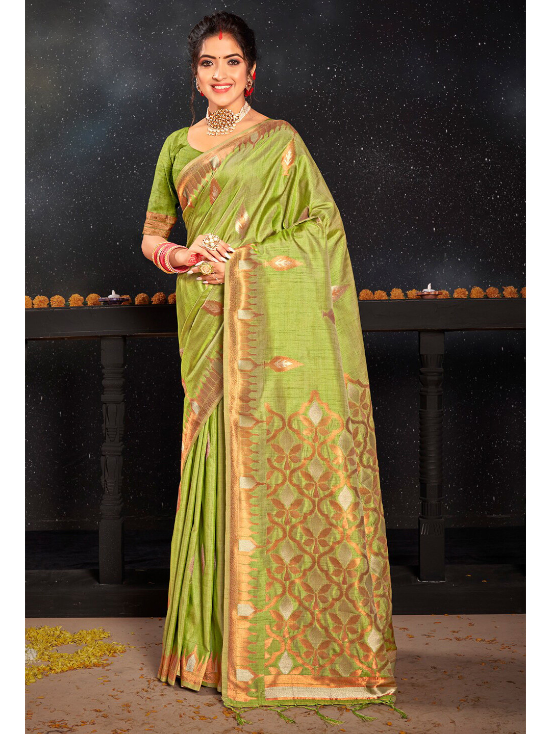 

SANGAM PRINTS Ethnic Motifs Zari Silk Blend Saree, Green