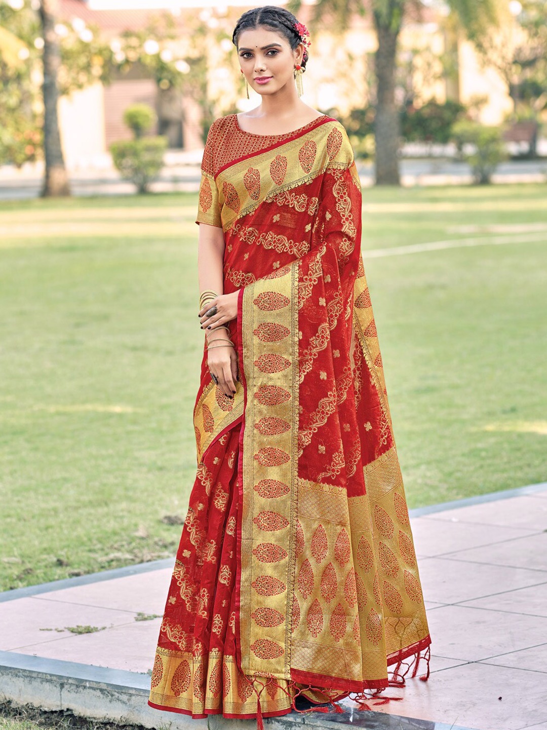 

SANGAM PRINTS Ethnic Motifs Zari Organza Saree, Red