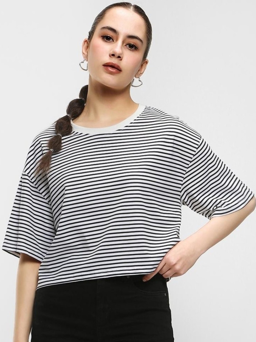 

Bewakoof Women Striped Monochrome Pure Cotton Oversize Pure Cotton T-shirt, White