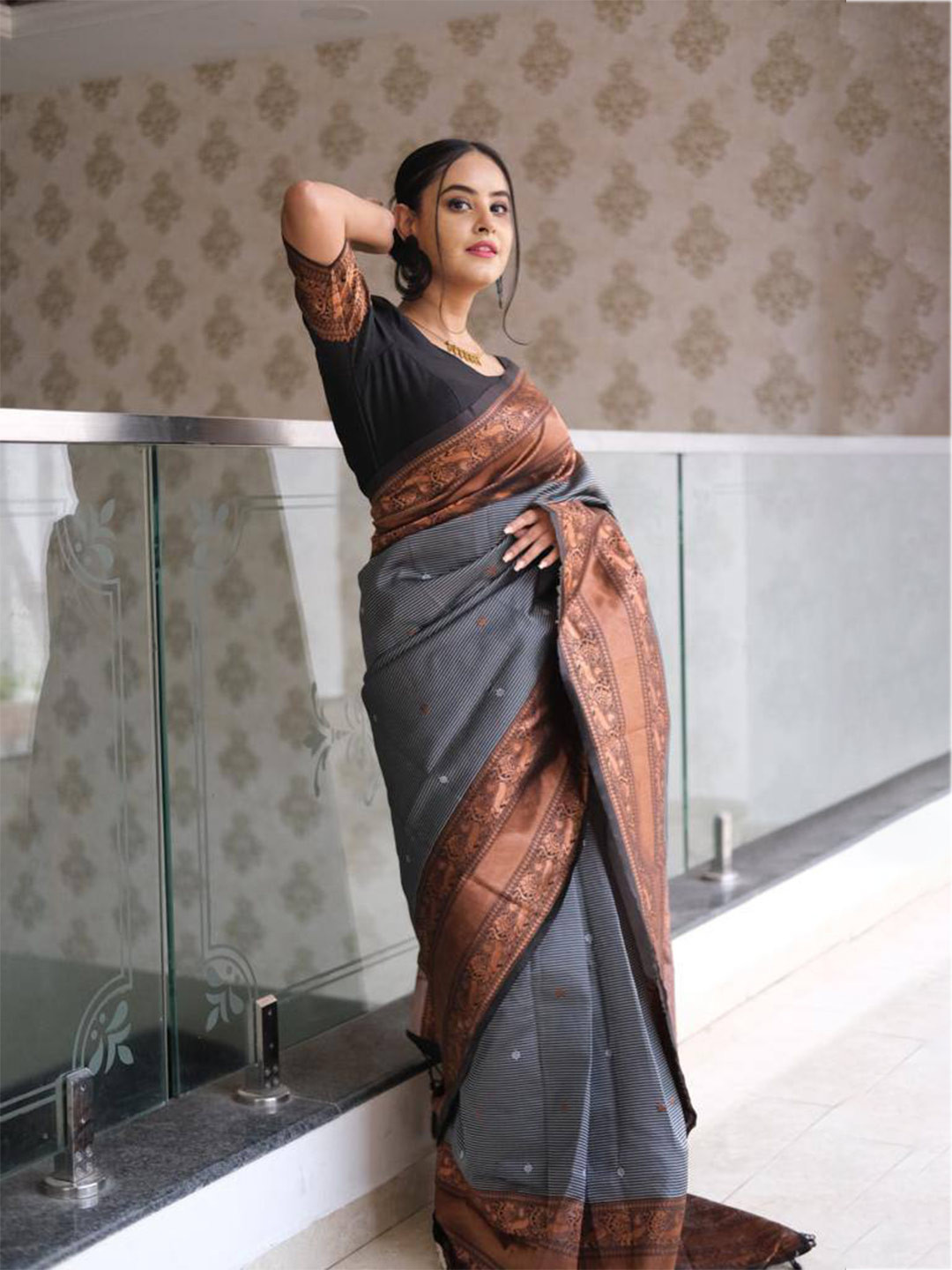 

TIEXA Woven Design Zari Pure Silk Banarasi Saree, Black