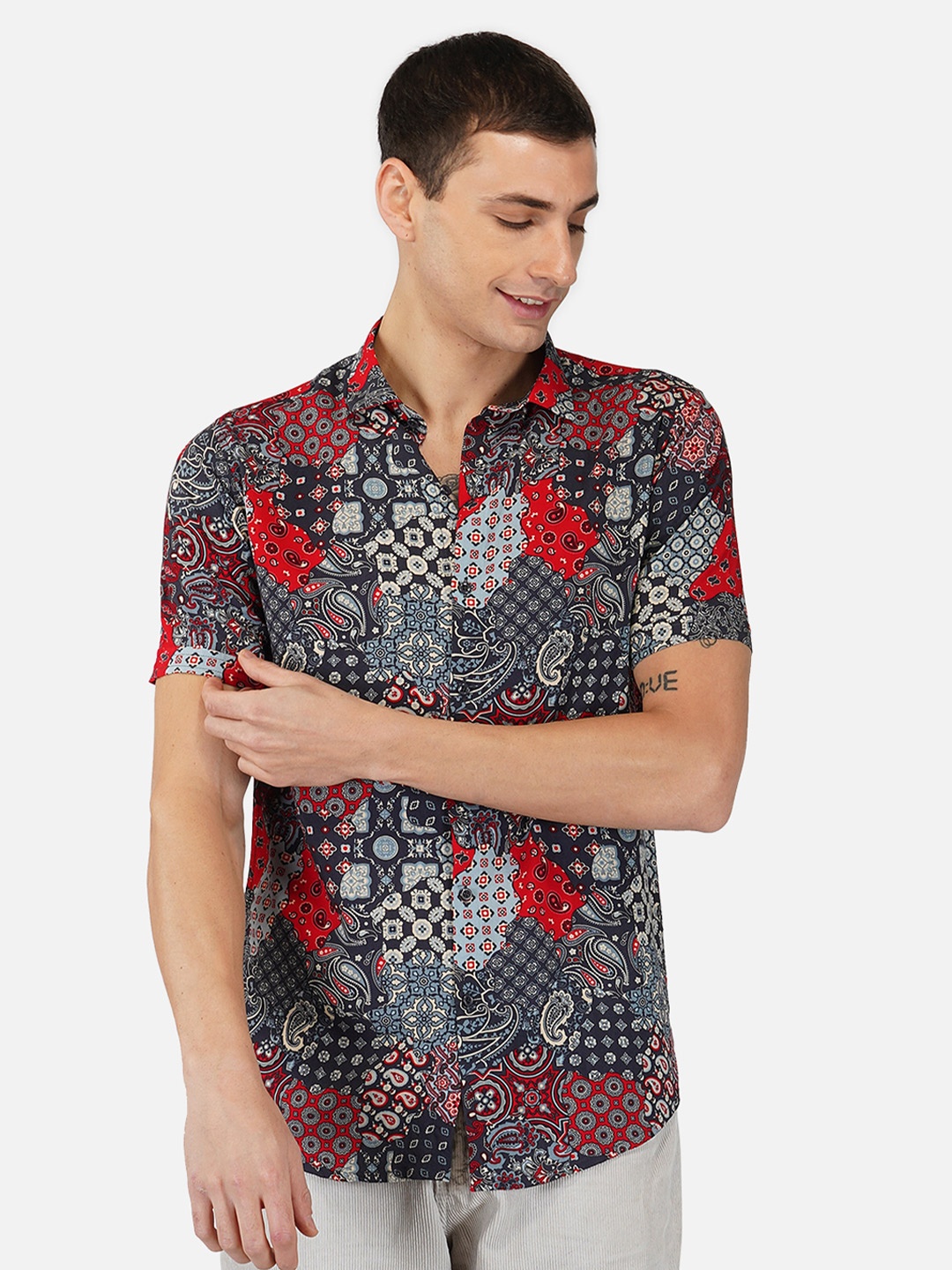 

Tinted Men Comfort Printed Casual Shirt, Navy blue