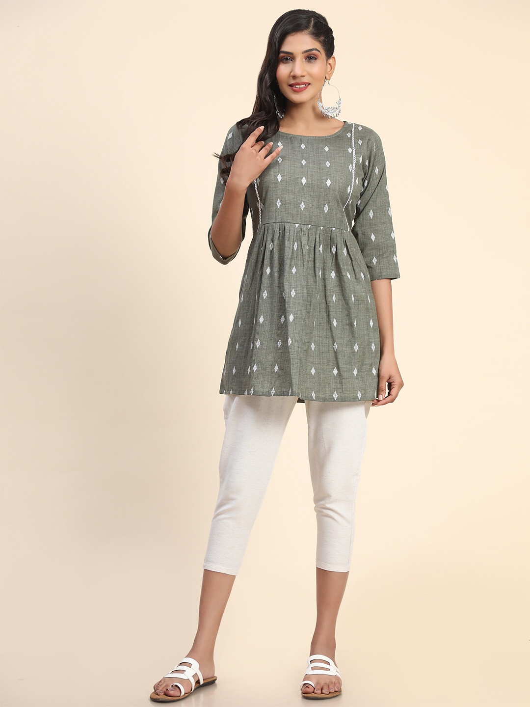 

Ekta Textiles Women Printed Capris, Green
