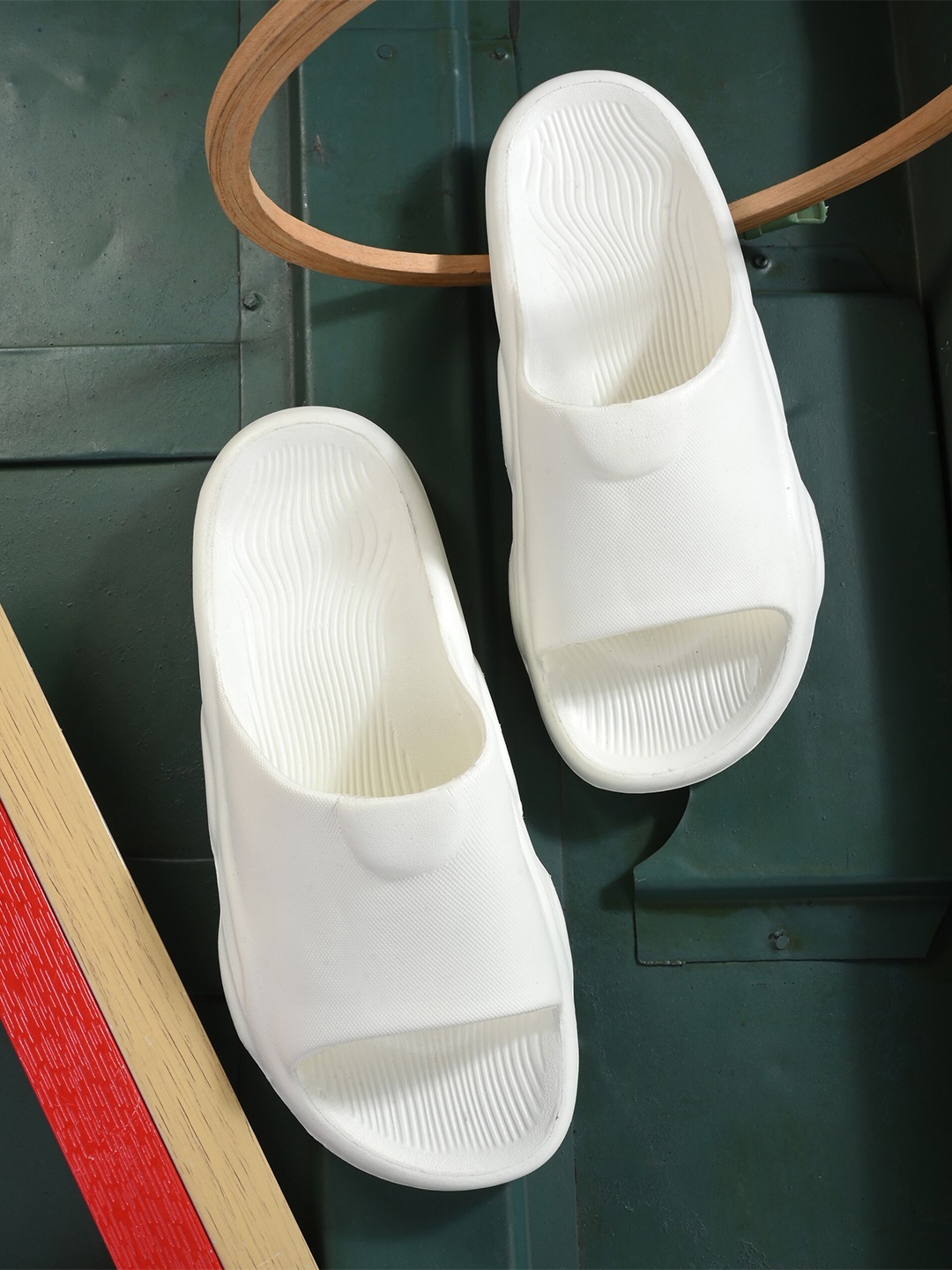 

AfroJack Men Croslite Sliders, White