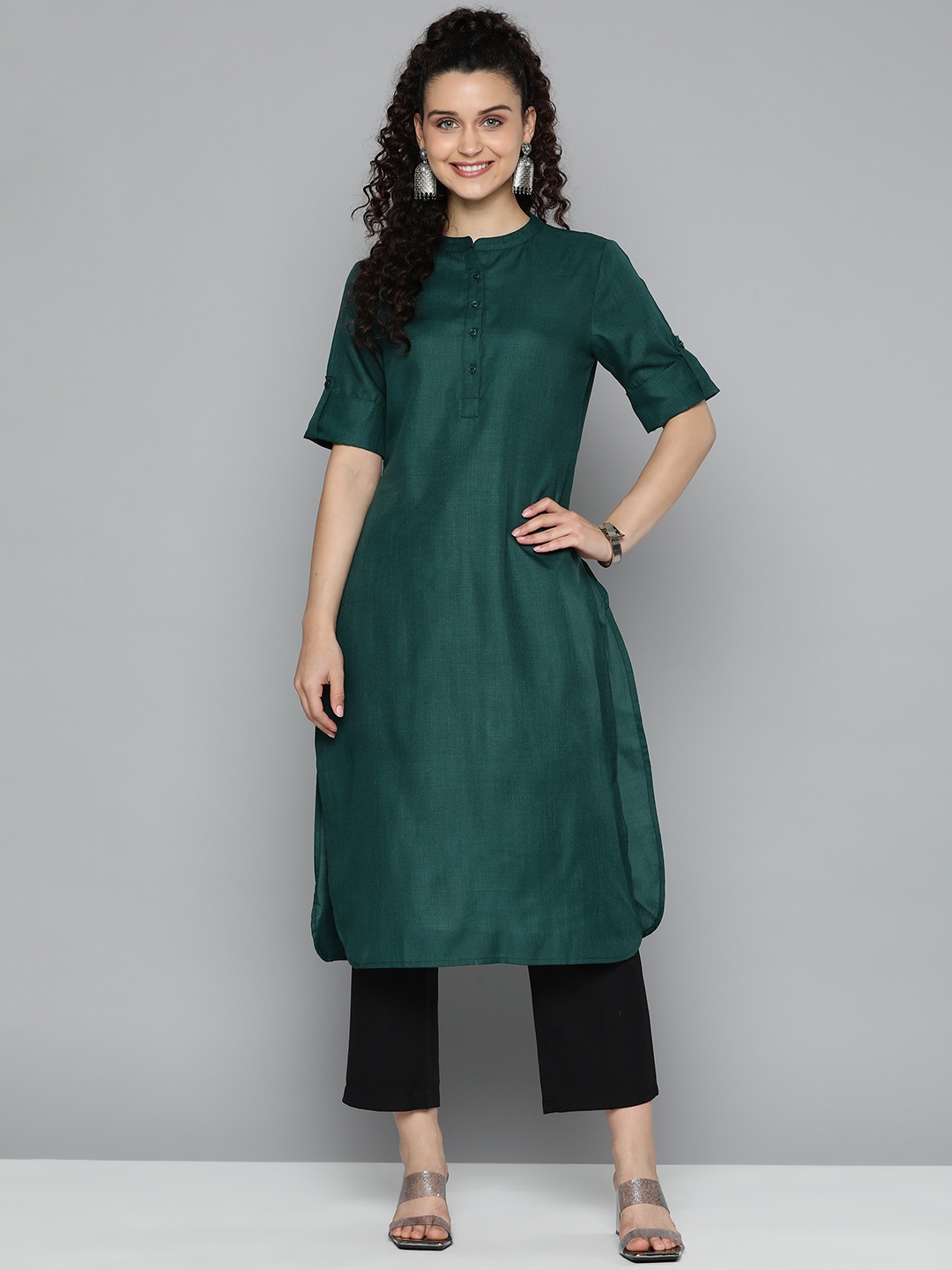 

HERE&NOW Women Solid Roll-Up Sleeves Kurta, Green