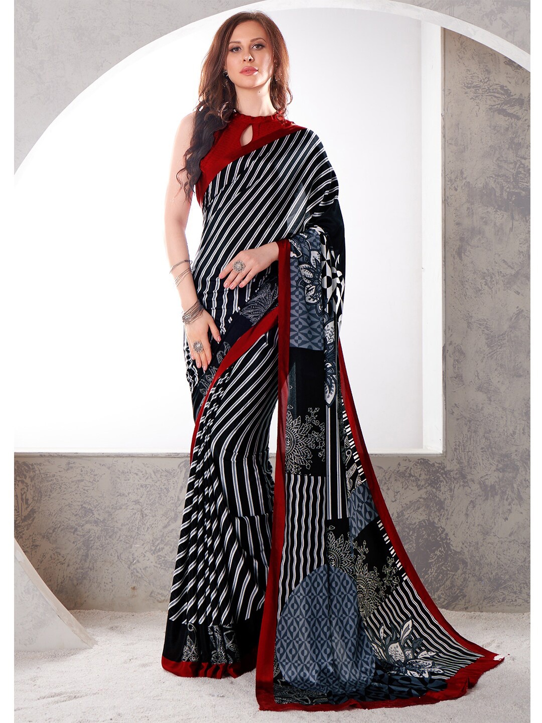 

Kasak Striped Pure Crepe Saree, Black