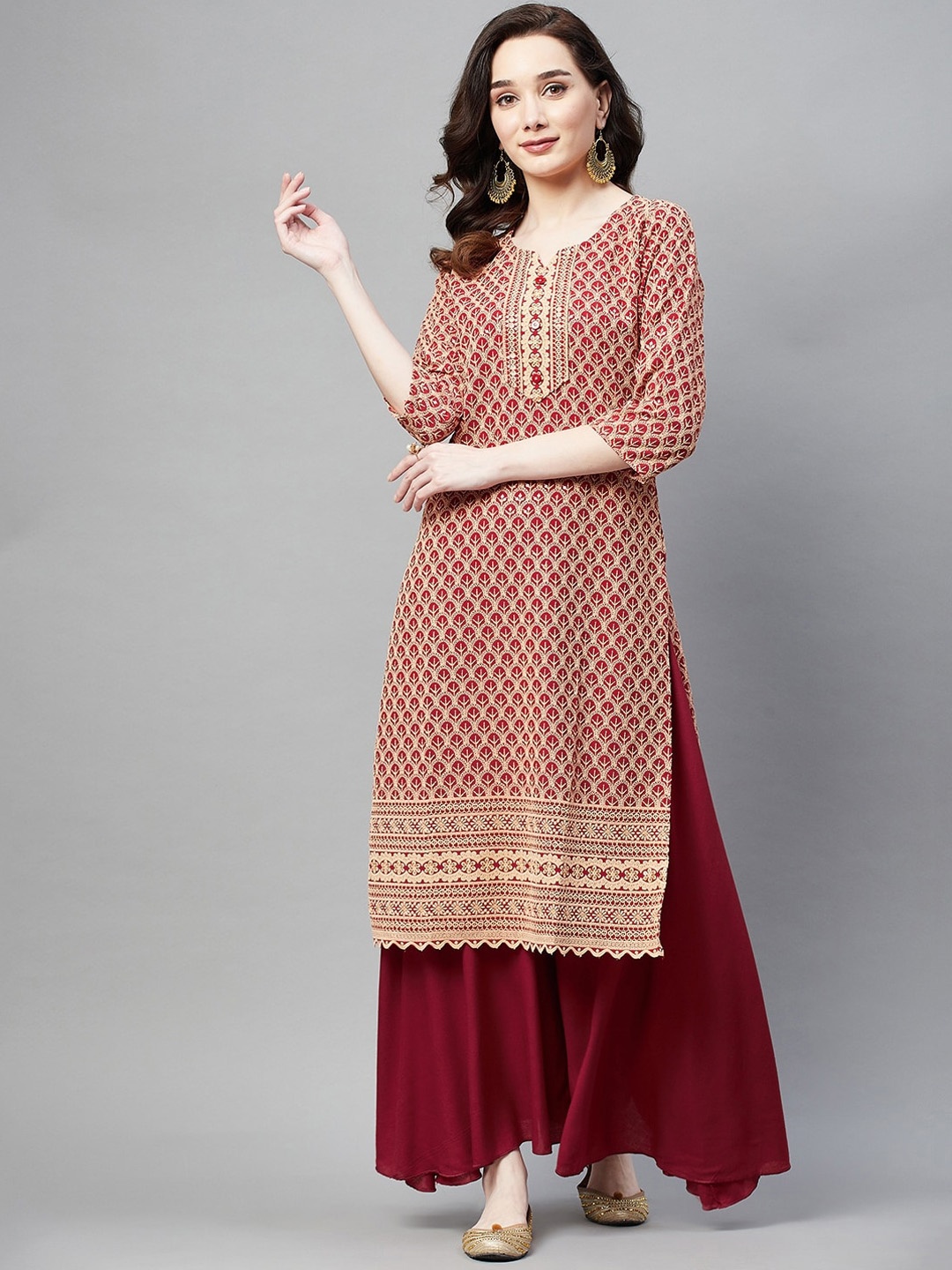 

Aarika Women Geometric Embroidered Thread Work Kurta, Red