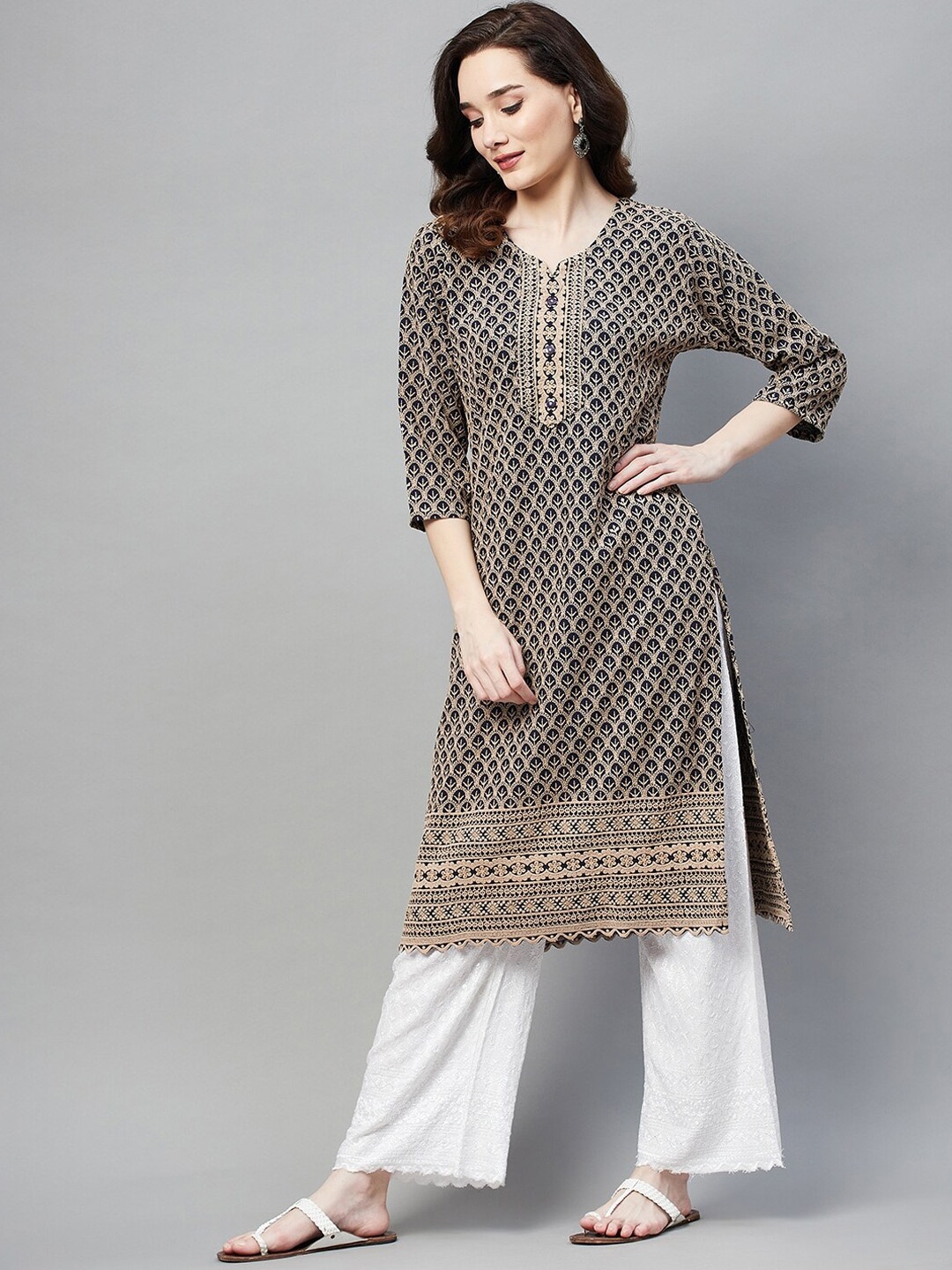 

Aarika Floral Embroidered Straight Sequins Regular Kurta, Navy blue