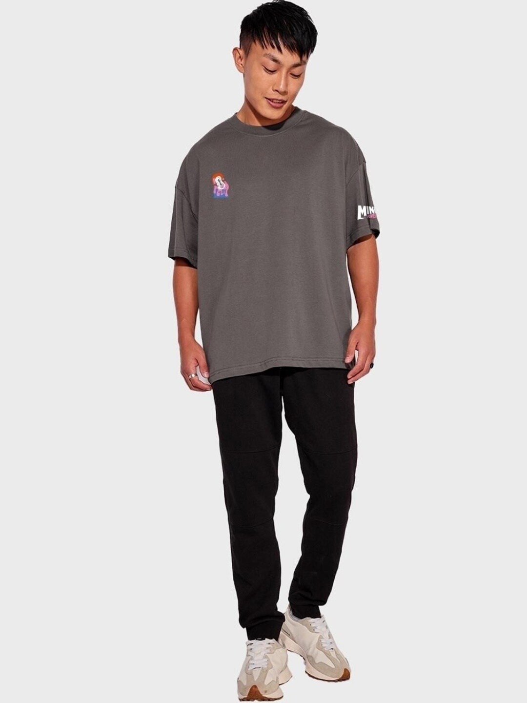 

Bewakoof Men Drop-Shoulder Sleeves Pure Cotton Loose T-shirt, Grey