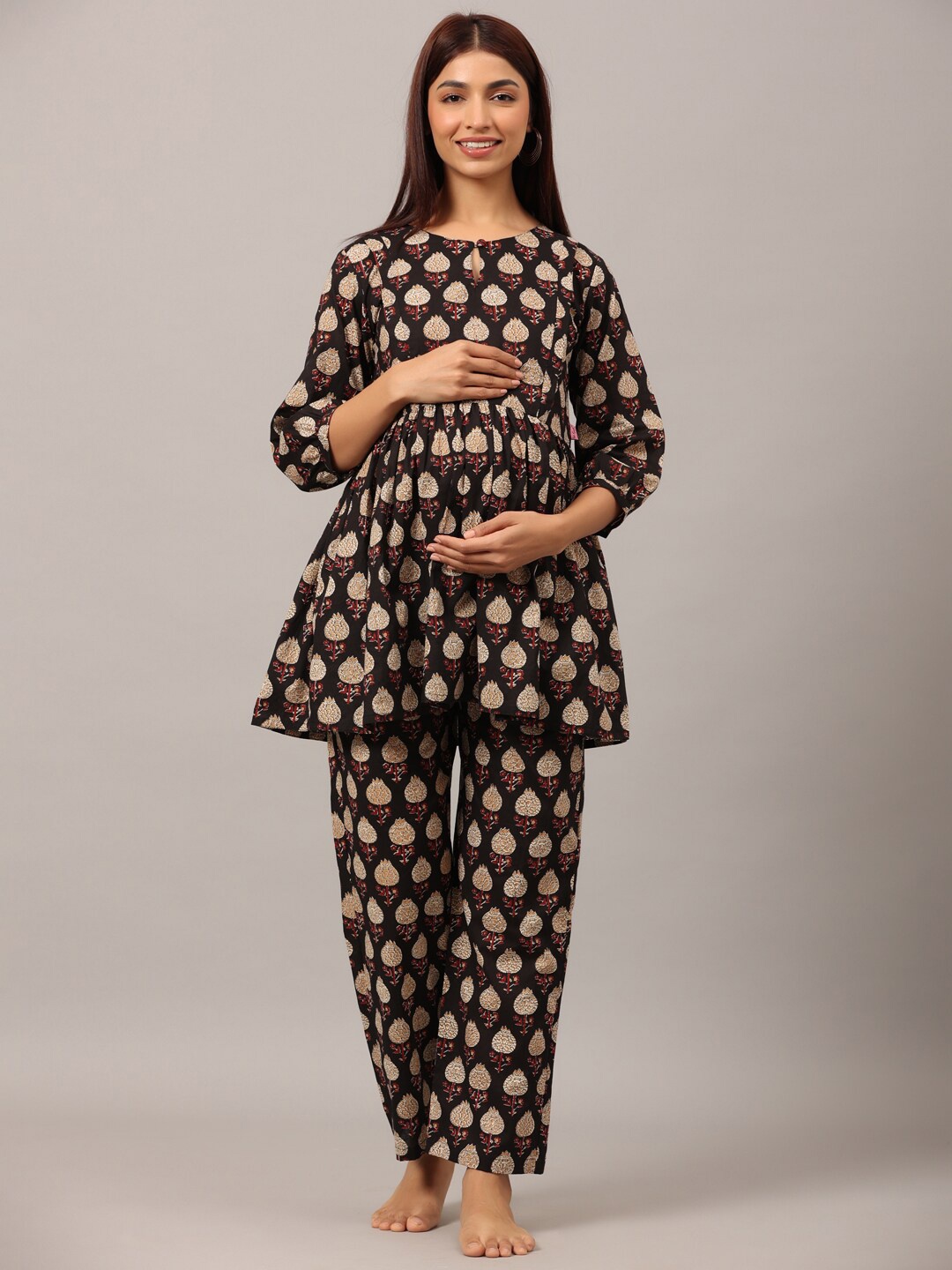 

Ikk Kudi by Seerat Women Floral Printed Pure Cotton Night suit, Black