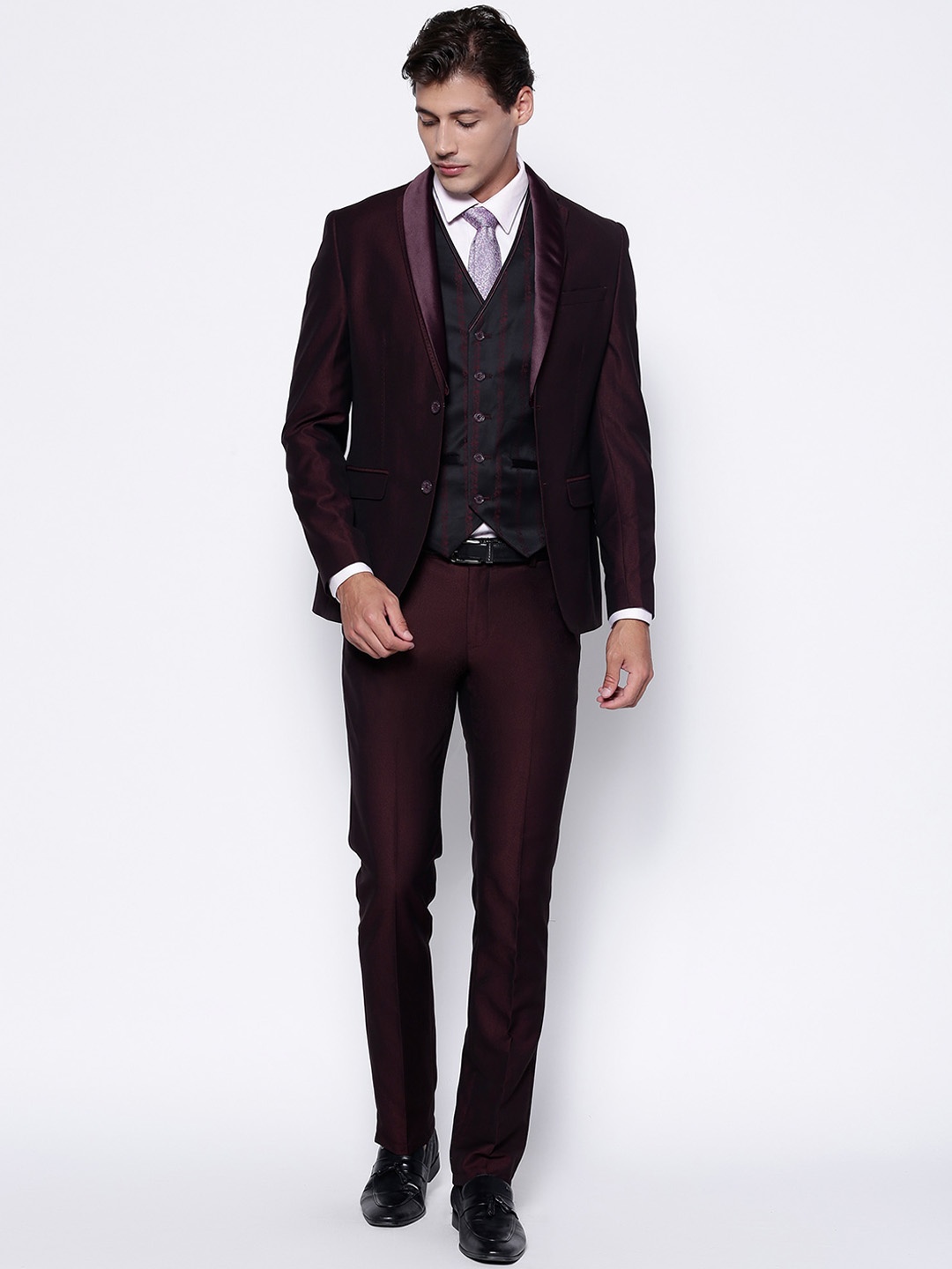 

Blackberrys Men Slim-Fit Single-Breasted Three Piece Formal Suit, Maroon