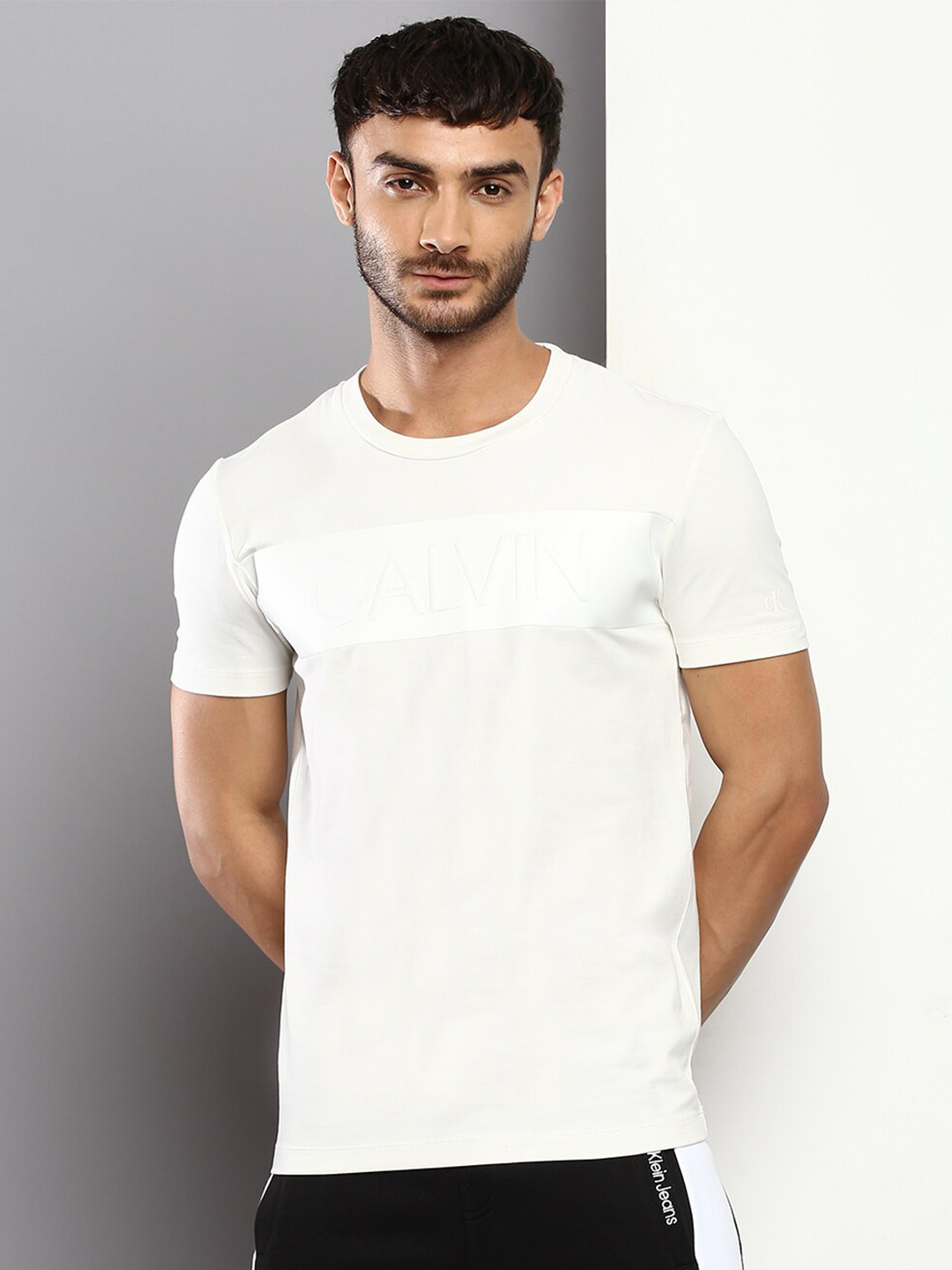 

Calvin Klein Jeans Men Round Neck T-shirt, Off white