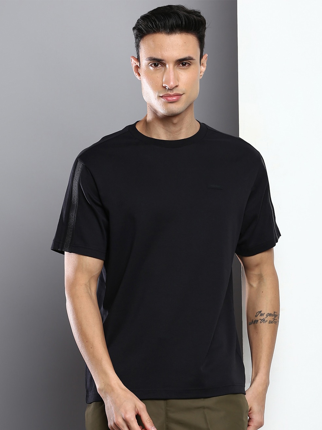 

Calvin Klein Jeans Men Organic Cotton T-shirt, Black