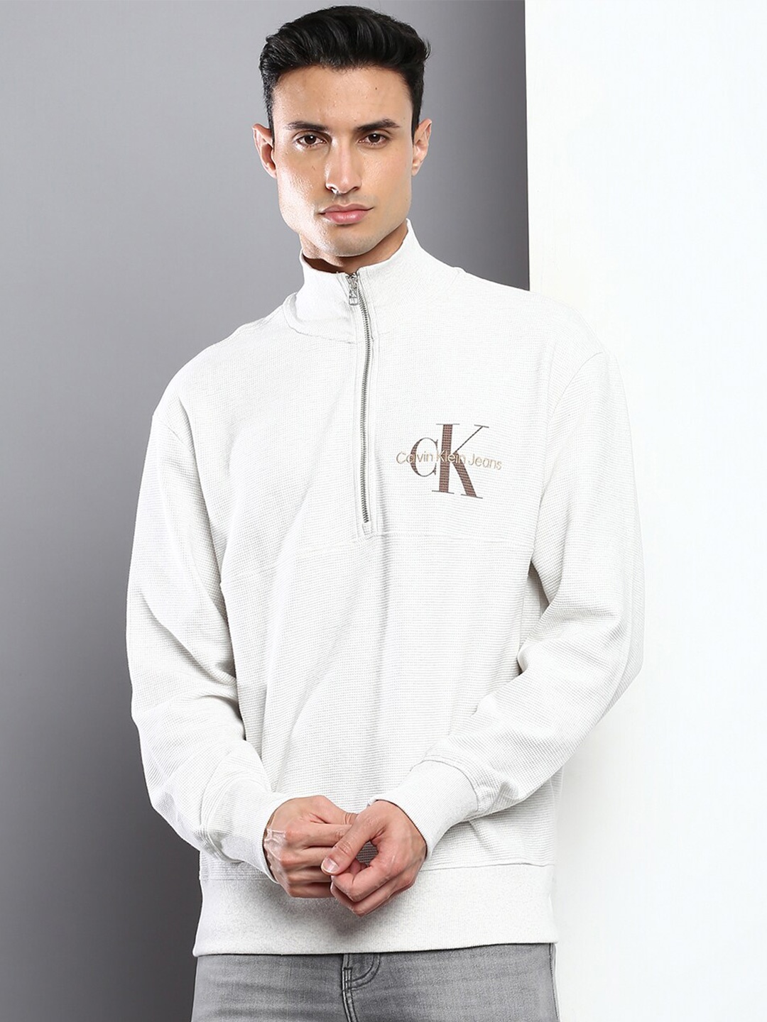 

Calvin Klein Jeans Mock Collar Cotton Sweatshirt, White
