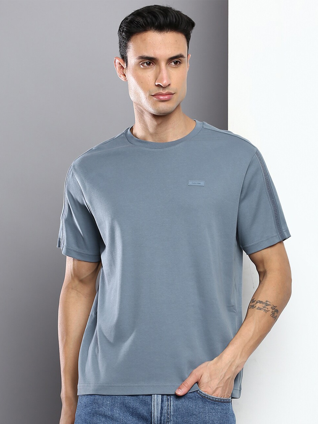 

Calvin Klein Jeans Men Organic Cotton T-shirt, Grey