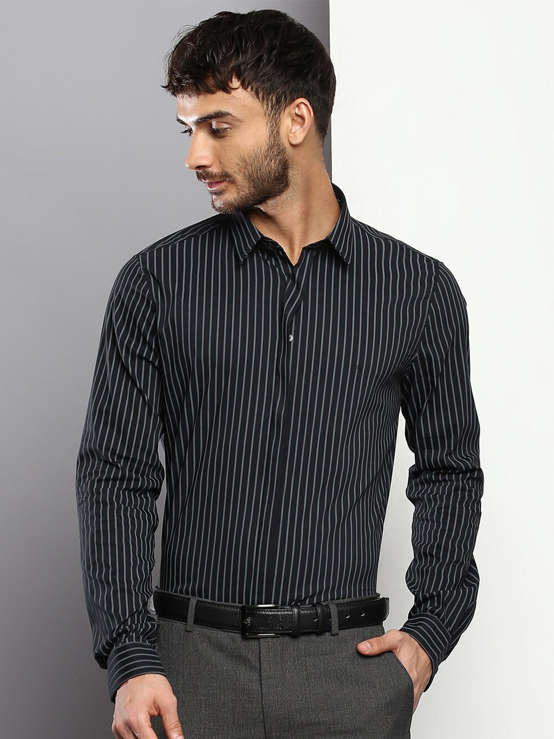 

Calvin Klein Jeans Men Striped Formal Shirt, Black