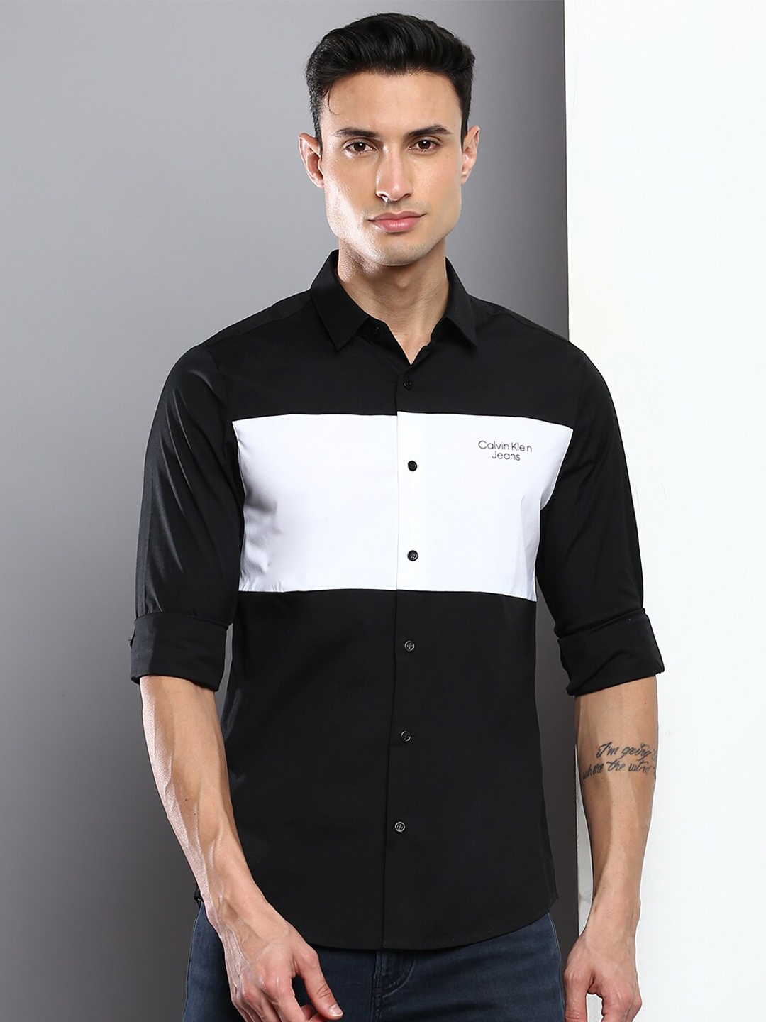 

Calvin Klein Jeans Men Slim Fit Colourblocked Casual Shirt, Black