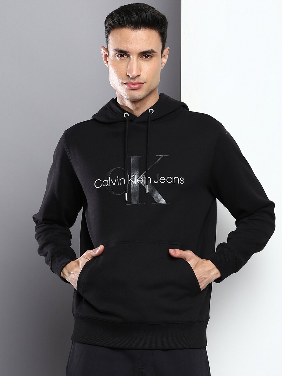 

Calvin Klein Jeans Men Printed Hooded Cotton Sweatshirt, Black