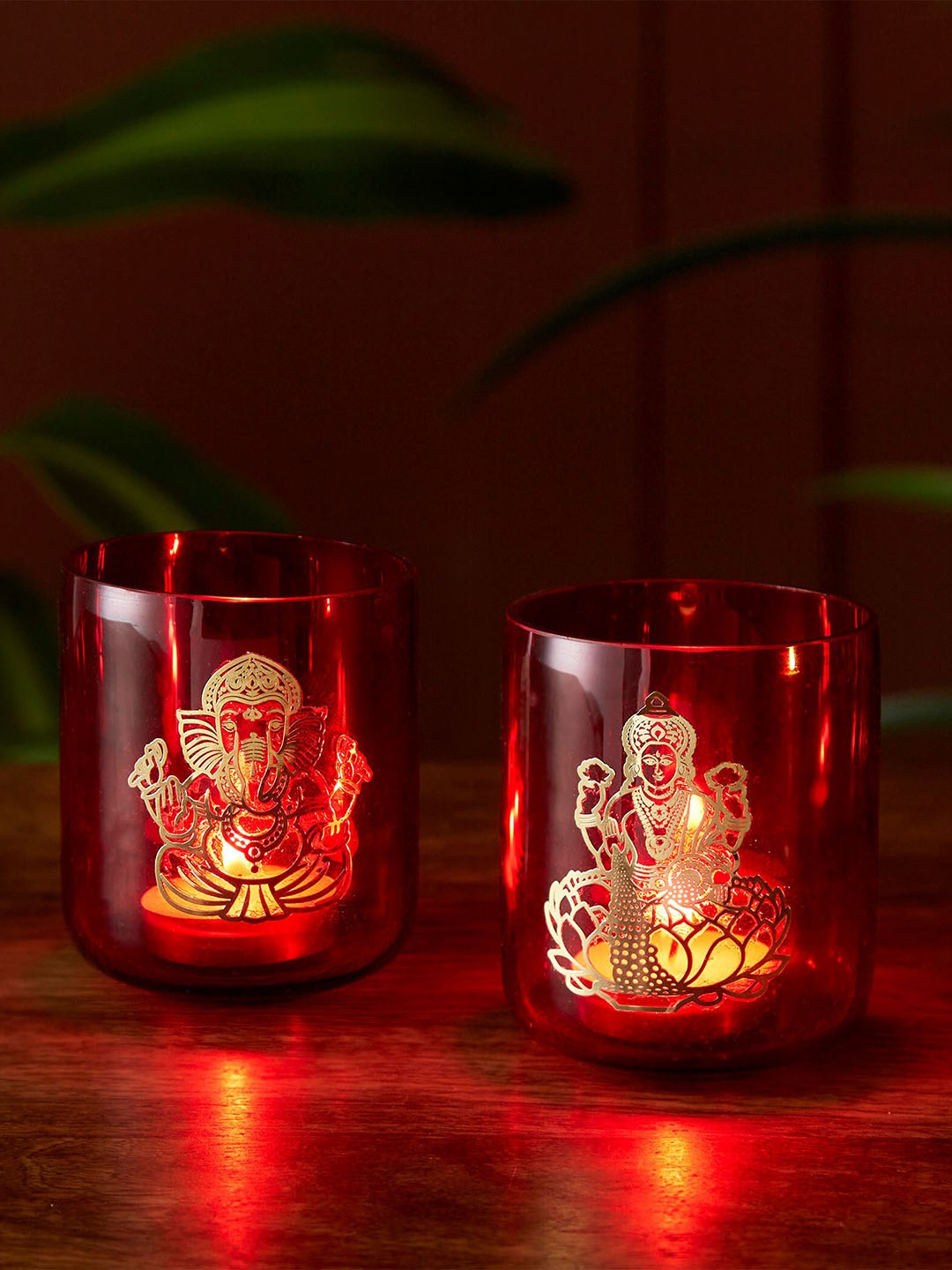 

Home Centre Vrindawan Red & Gold Toned Set Of 2 Printed T-Light Candle Holders
