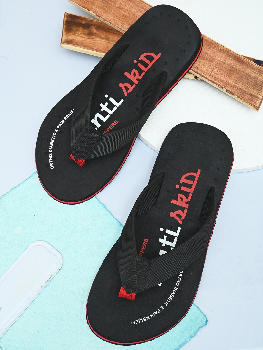 

BOOTCO Men Printed Thong Flip-Flops, Black