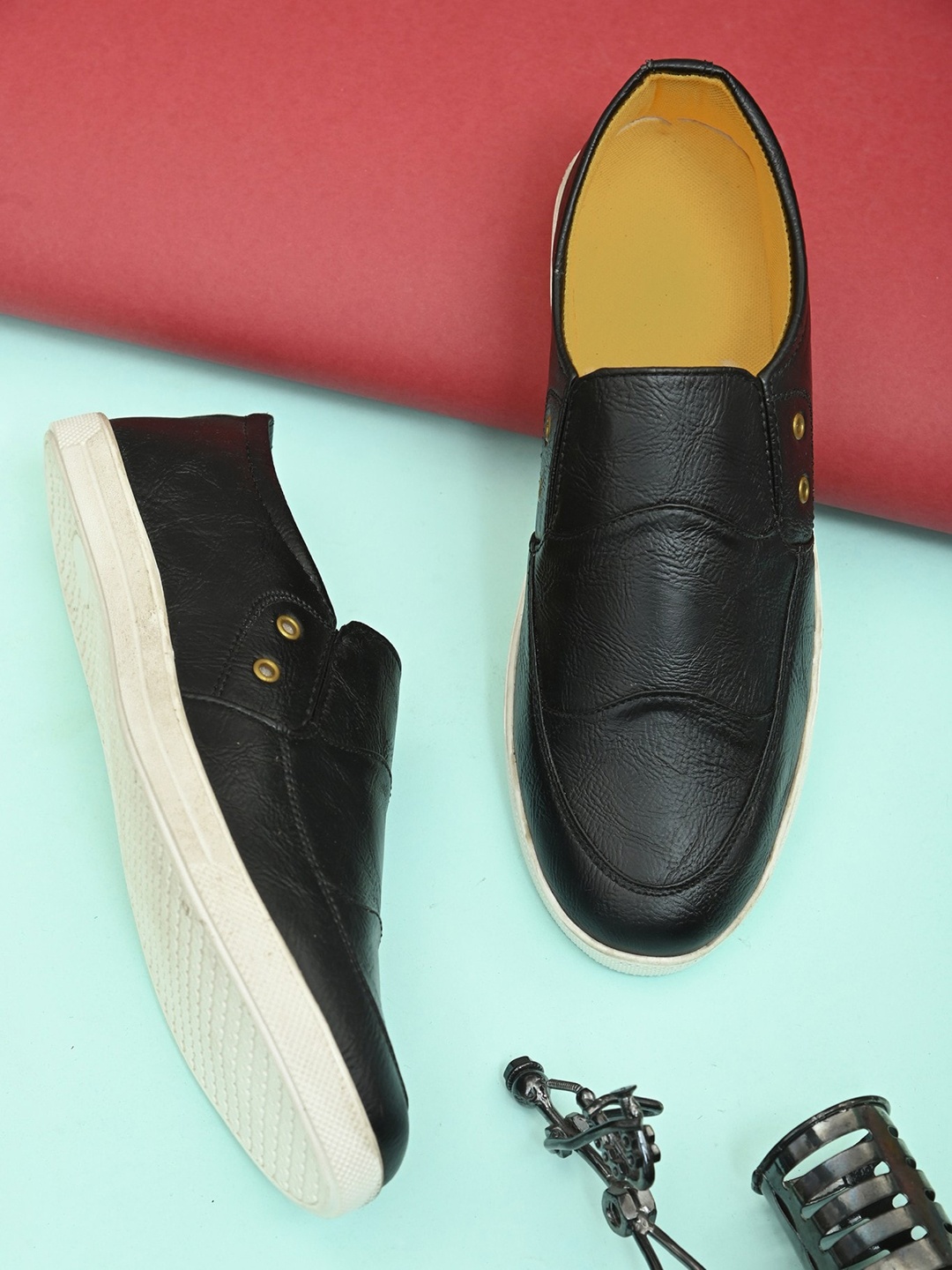 

BOOTCO Men Textured Lightweight Slip-On Sneakers, Black
