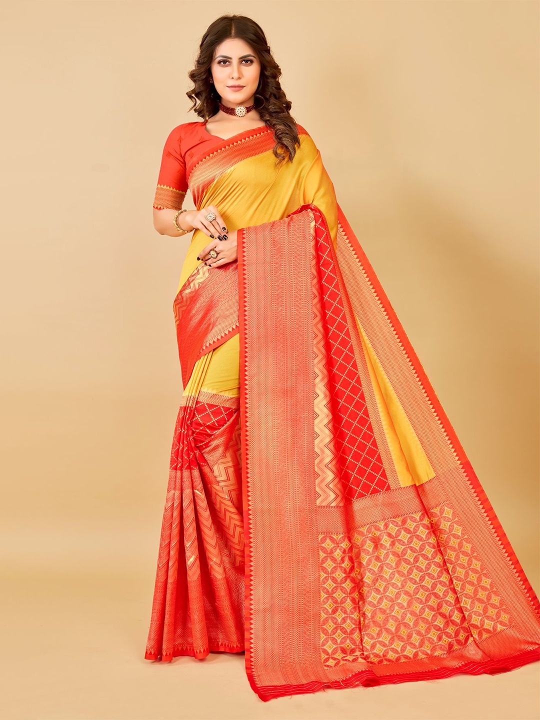 

VAIRAGEE Woven Design Zari Banarasi Saree, Yellow
