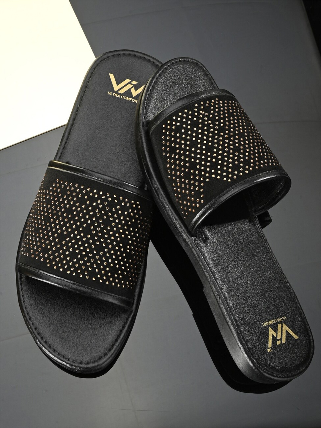 

VIV Men Embellished Sliders, Black