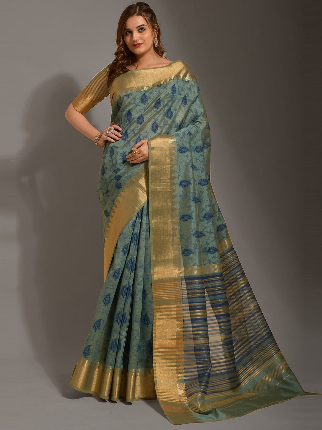 

Globon Impex Blue & Gold-Toned Floral Art Silk Block Print Saree