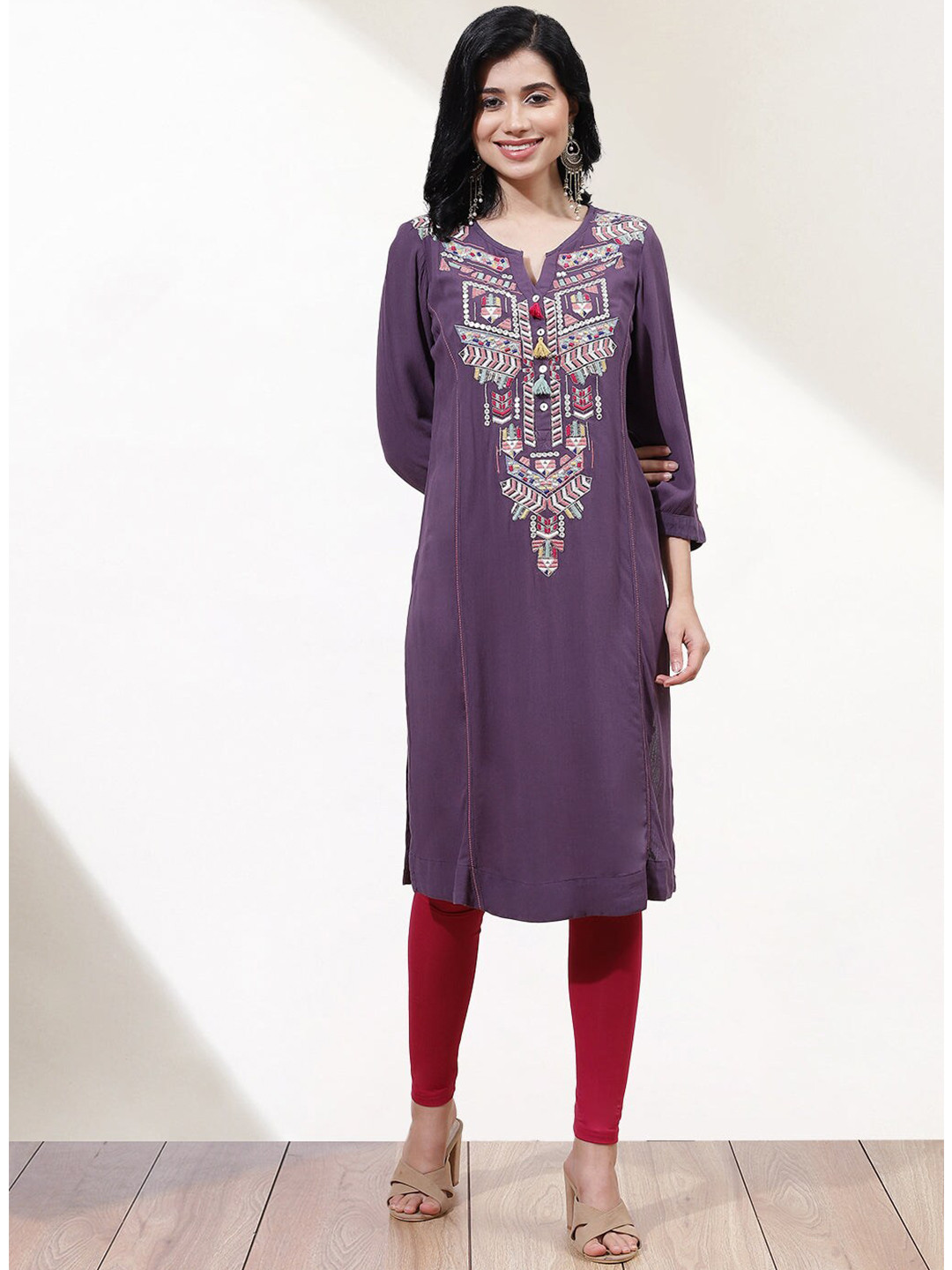 

Lakshita Women Ethnic Motifs Embroidered Thread Work Crepe Kurta, Purple