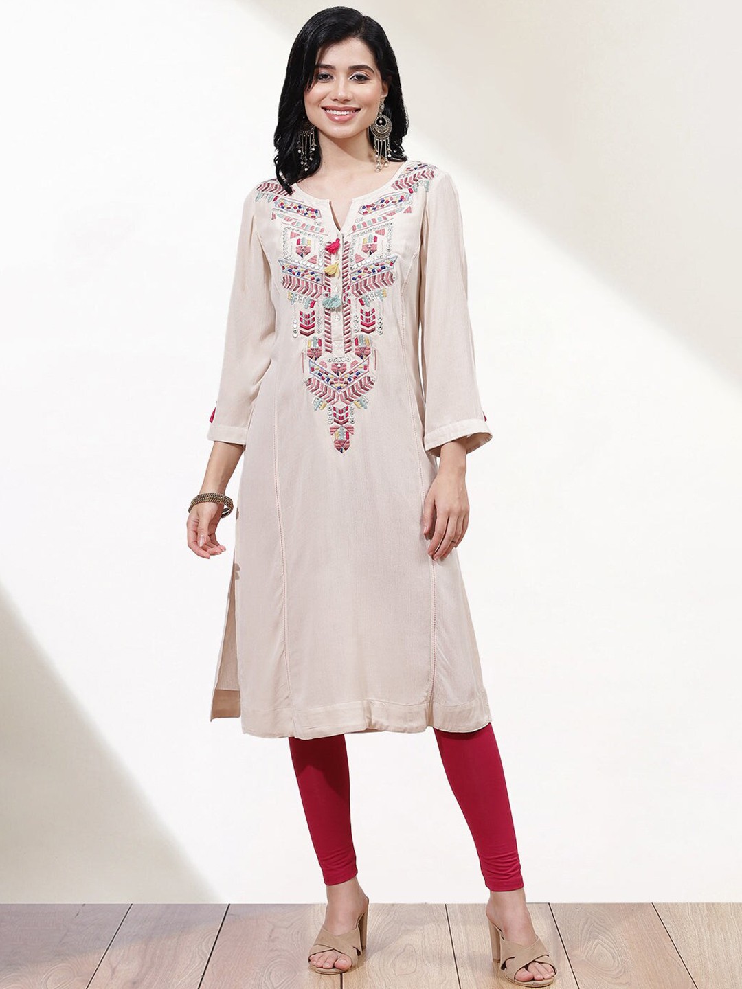 

Lakshita Ethnic Motifs Embroidered Thread Work Crepe Kurta, Off white