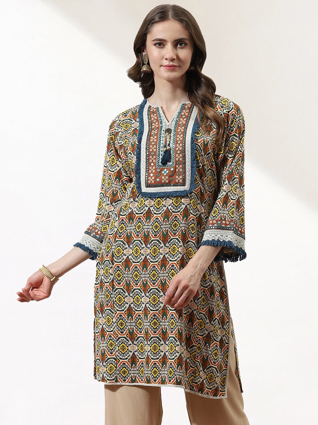 

Lakshita Plus Size Ethnic Motifs Printed Kurti, Green