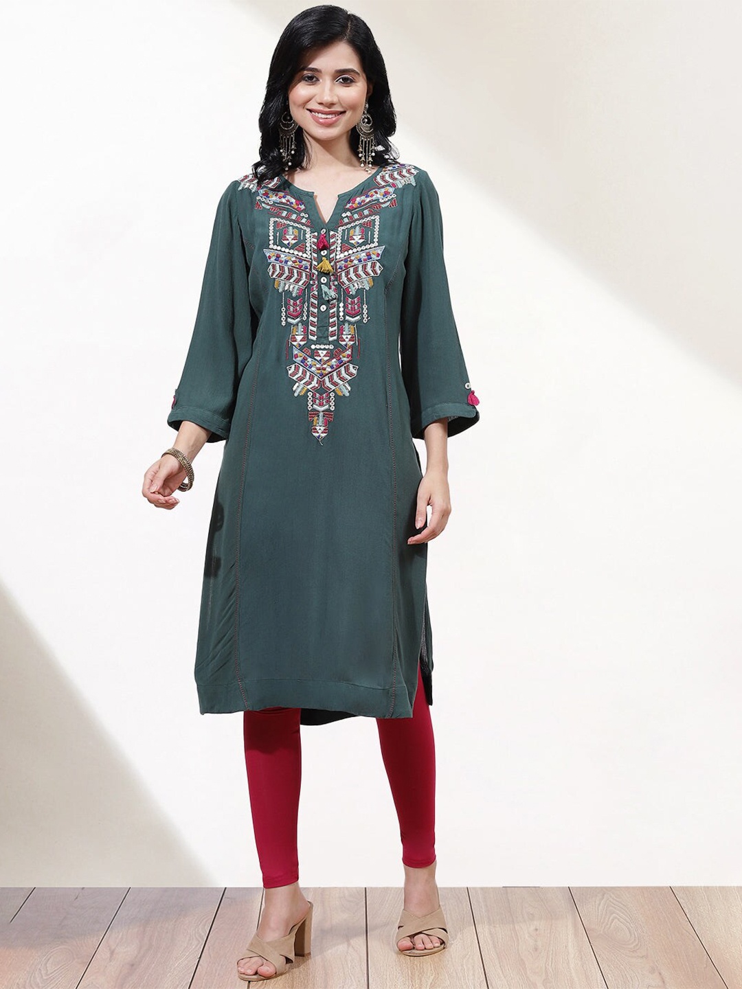 

Lakshita Women Green Ethnic Motifs Yoke Design Thread Work Crepe Kurta