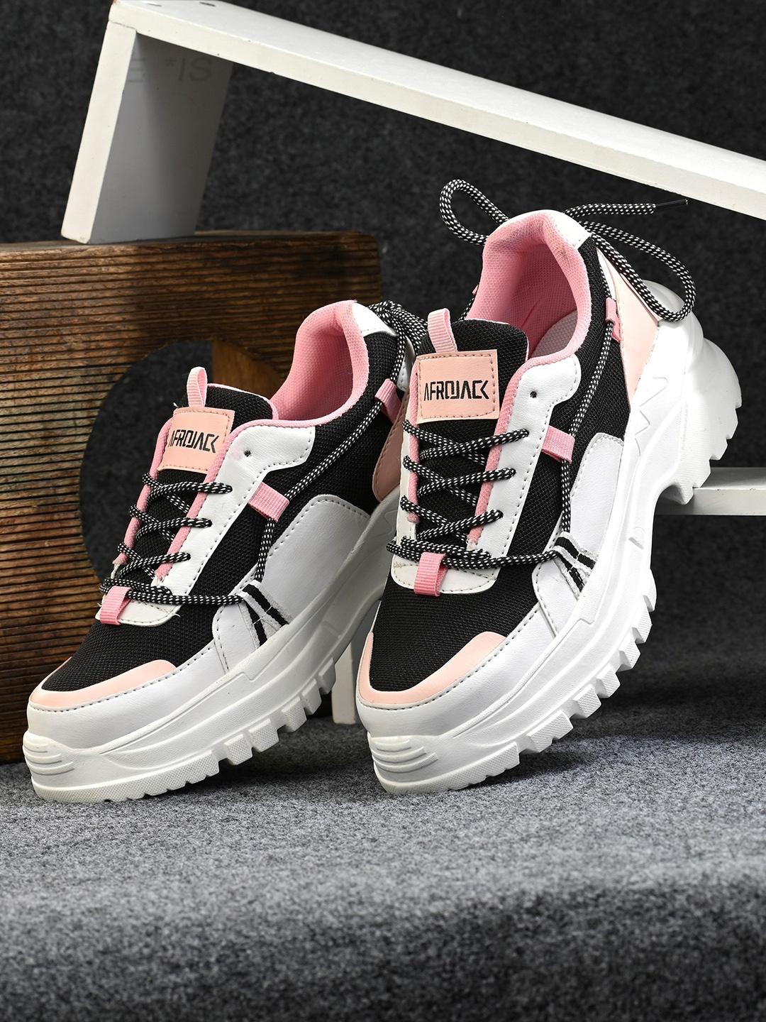 

AfroJack Women Colourblocked Sneakers, White