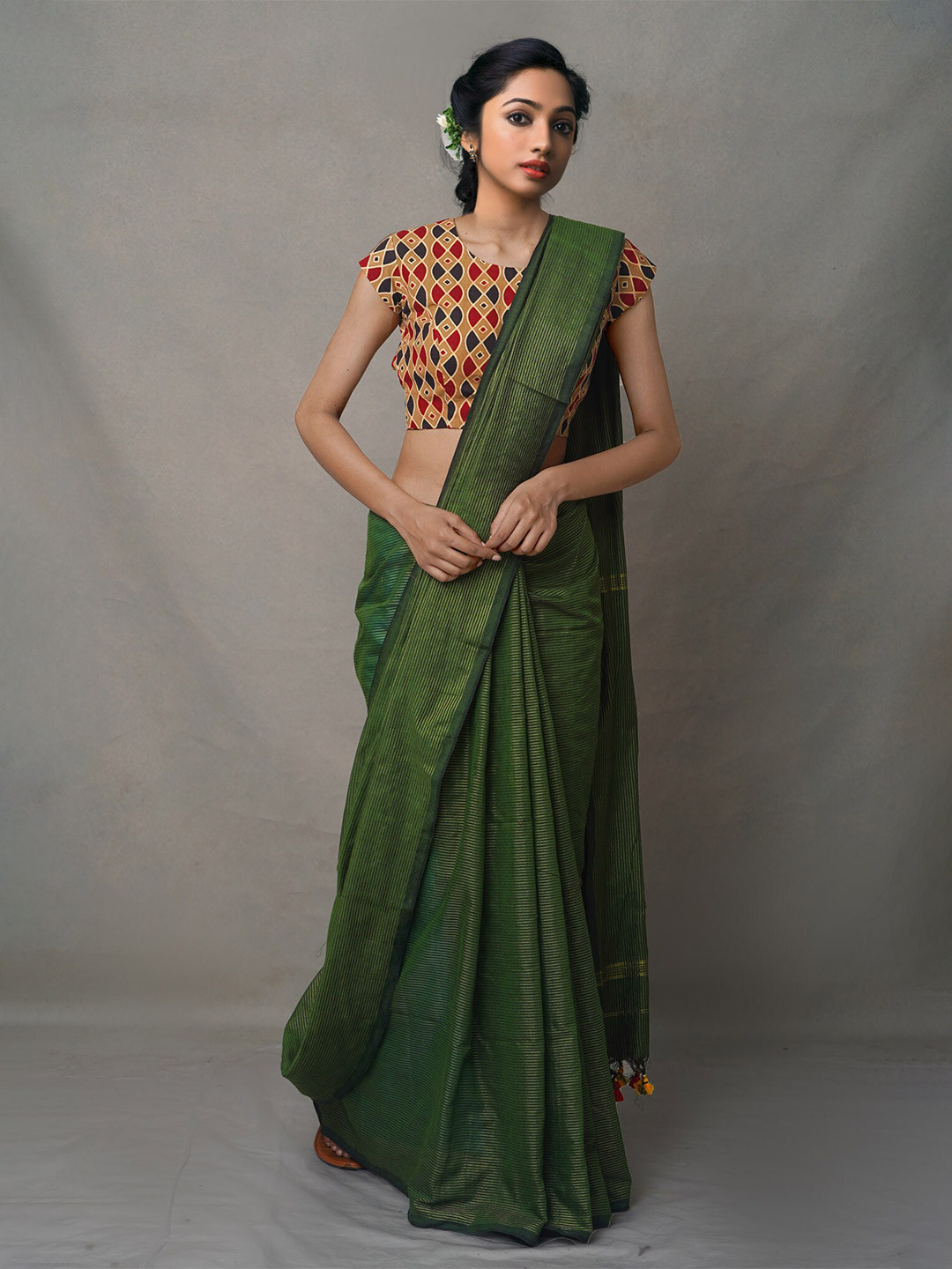 

Unnati Silks Striped Pure Linen Jamdani Saree, Green
