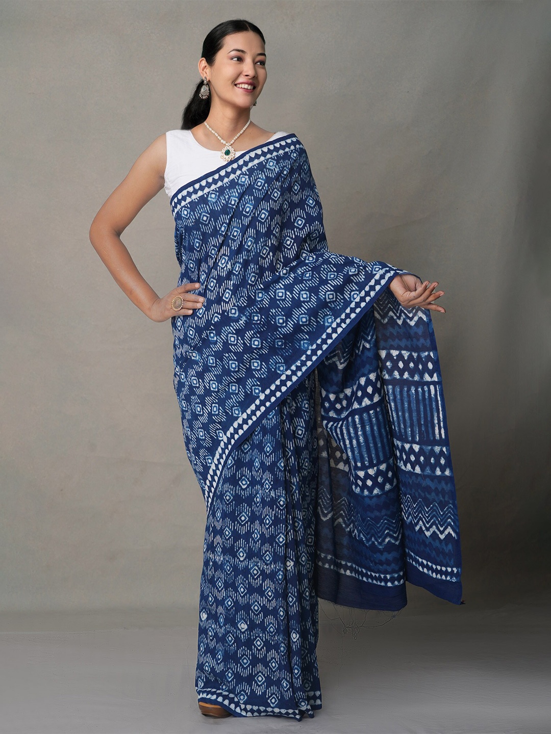 

Unnati Silks Ethnic Motifs Silk Cotton Chanderi Saree, Navy blue