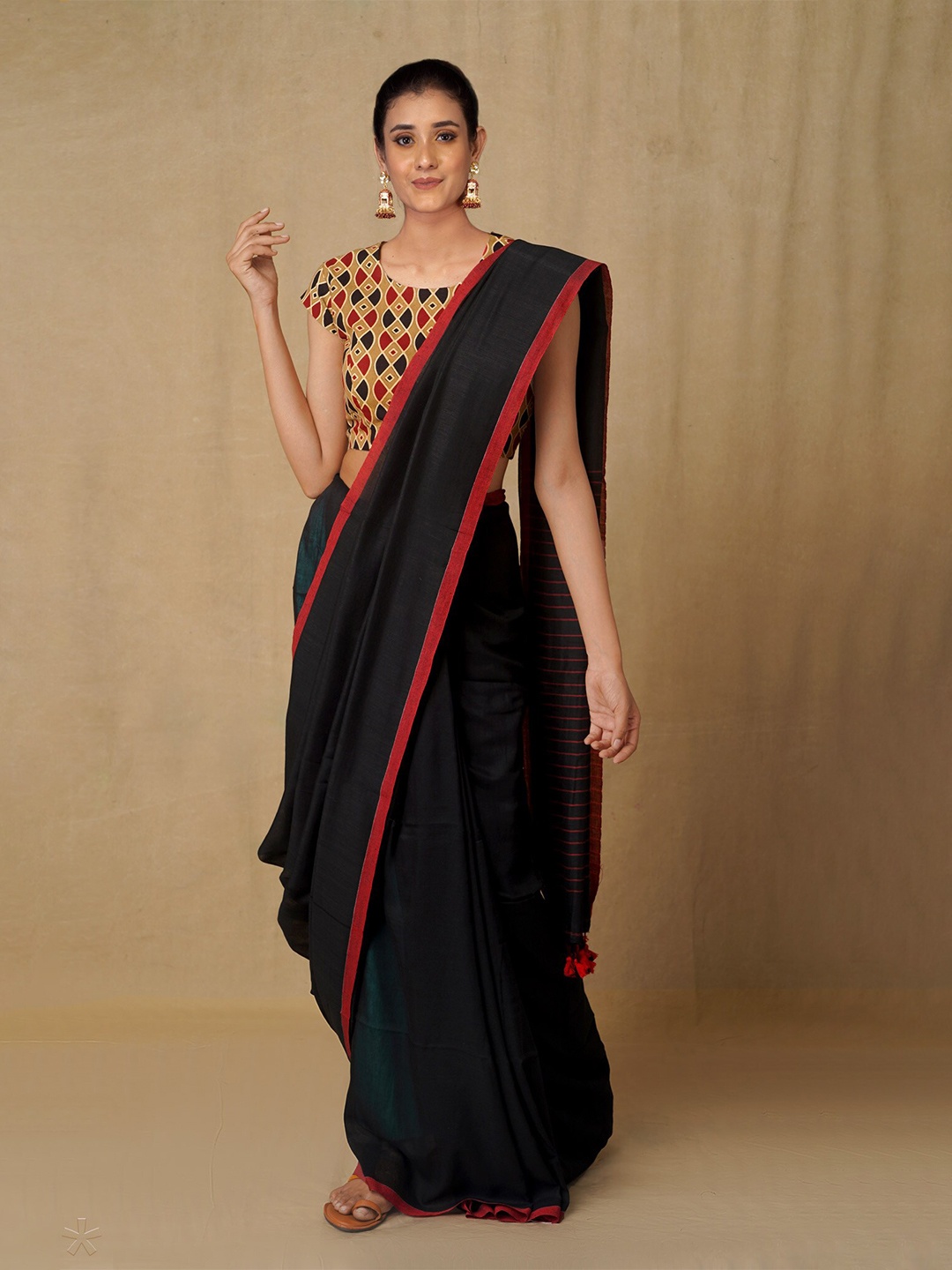 

Unnati Silks Pure Linen Jamdani Saree, Black