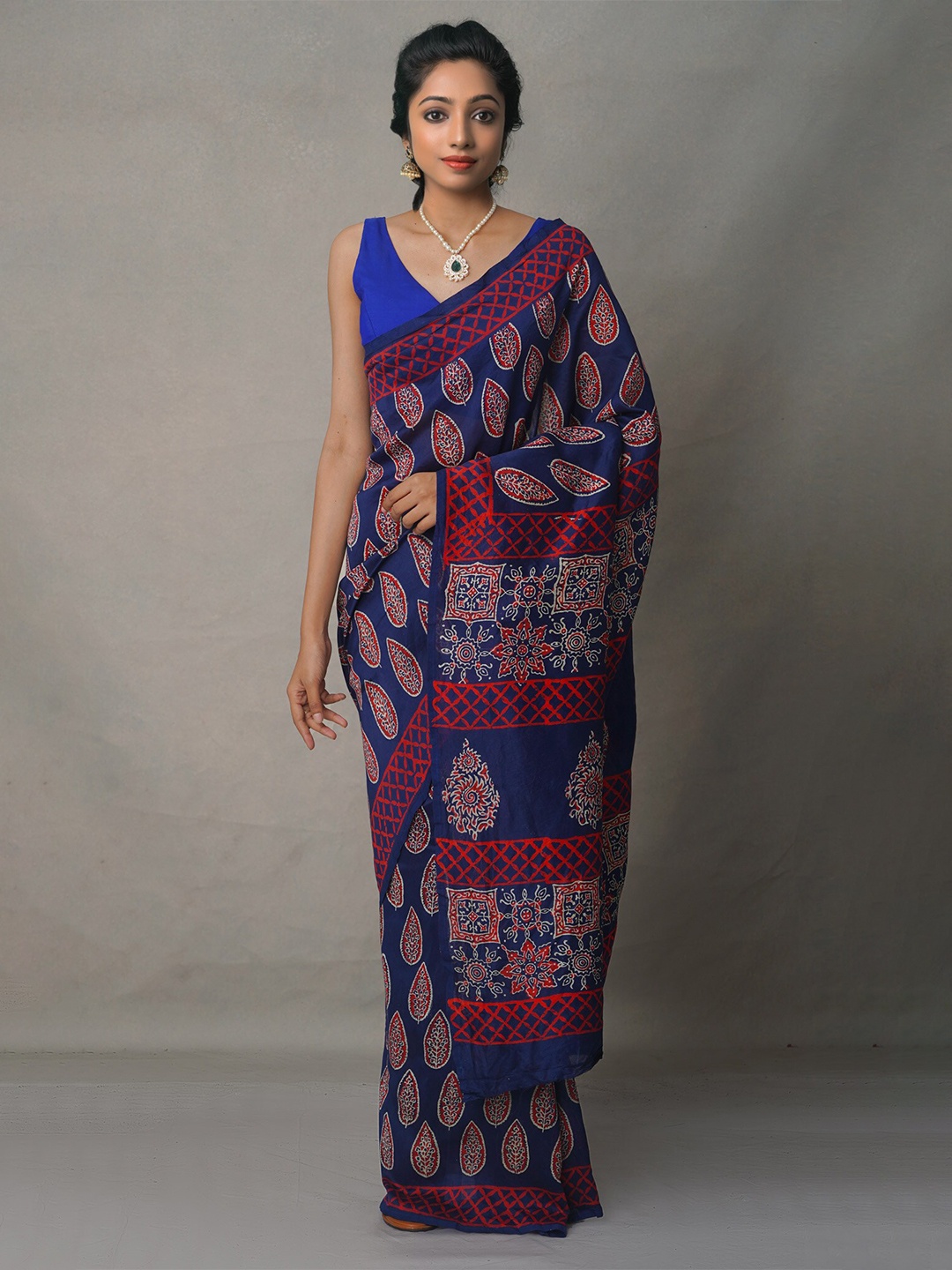 

Unnati Silks Ethnic Motifs Silk Cotton Chanderi Saree, Navy blue