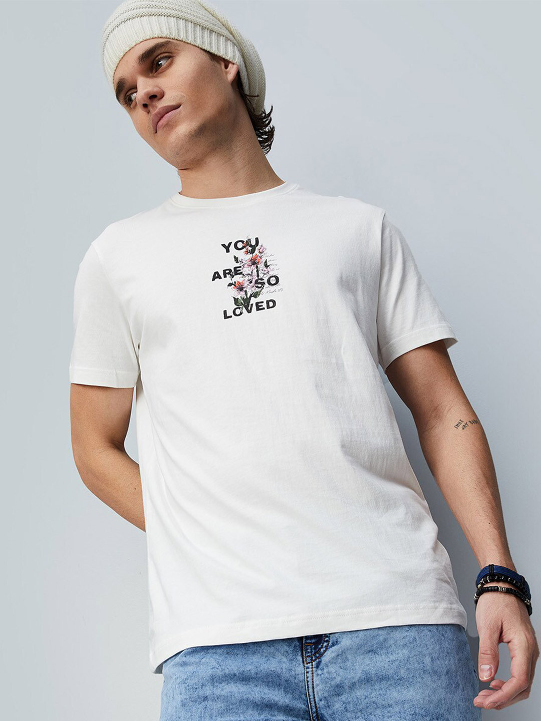 

max Men Typography Printed Pure Cotton T-shirt, Off white