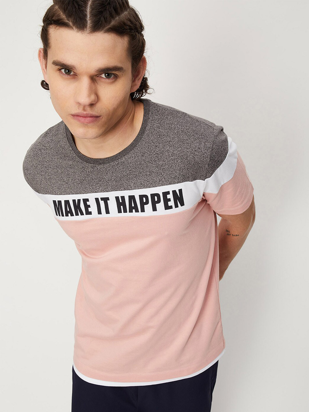 

max Men Colourblocked T-shirt, Pink
