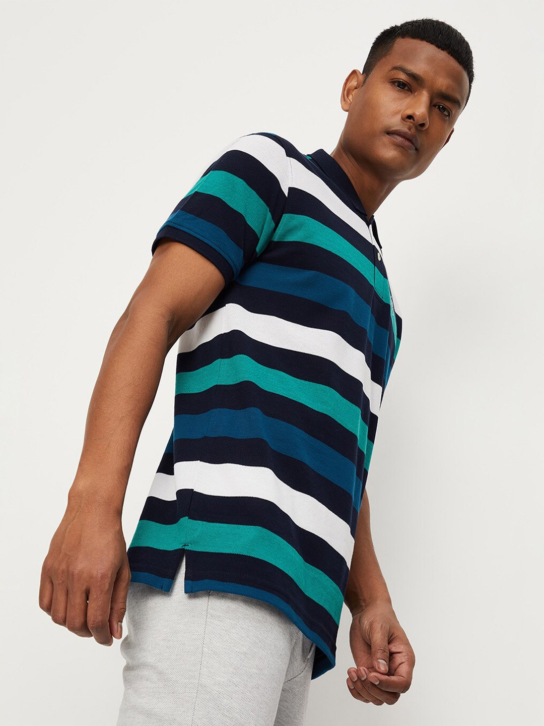 

max Men Green Striped T-shirt
