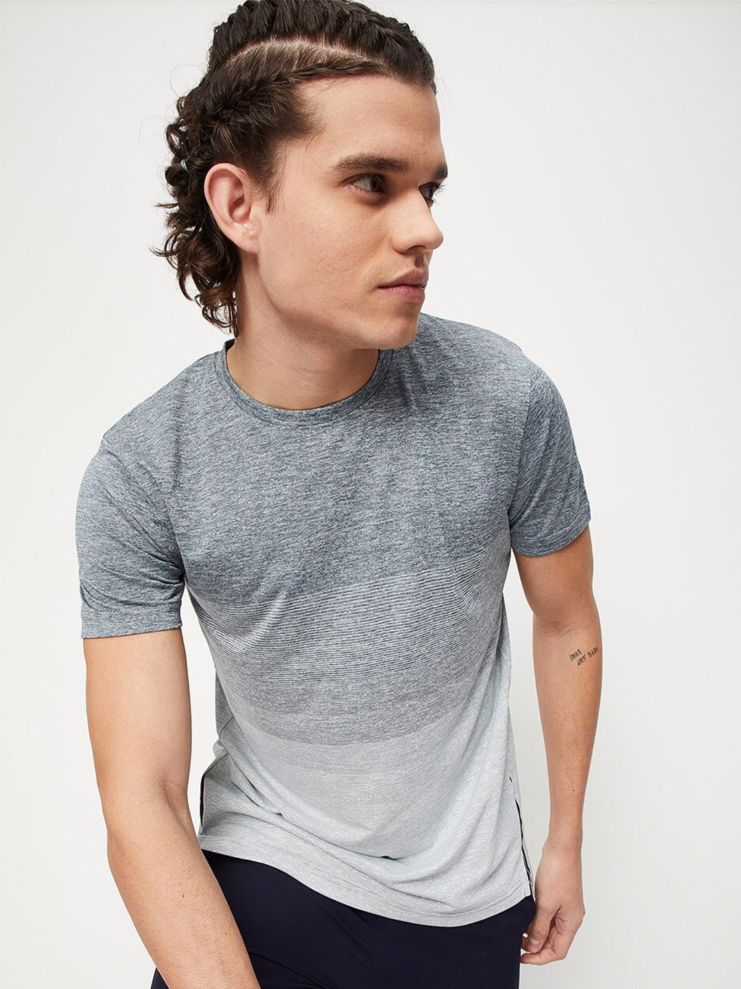 

max Colourblocked Round Neck T-shirt, Grey
