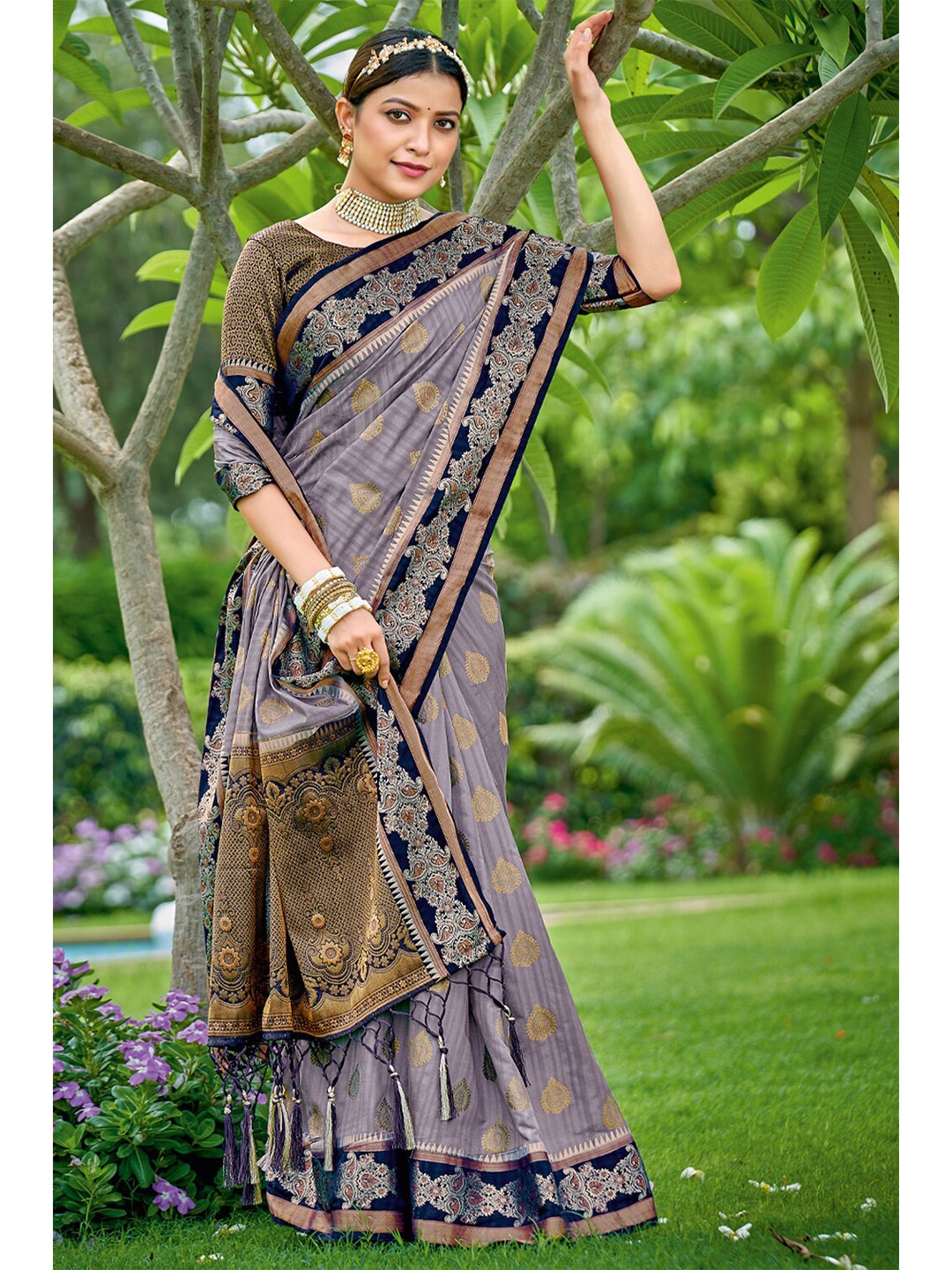 

SANGAM PRINTS Grey & Gold-Toned Ethnic Motifs Zari Pure Silk Banarasi Saree