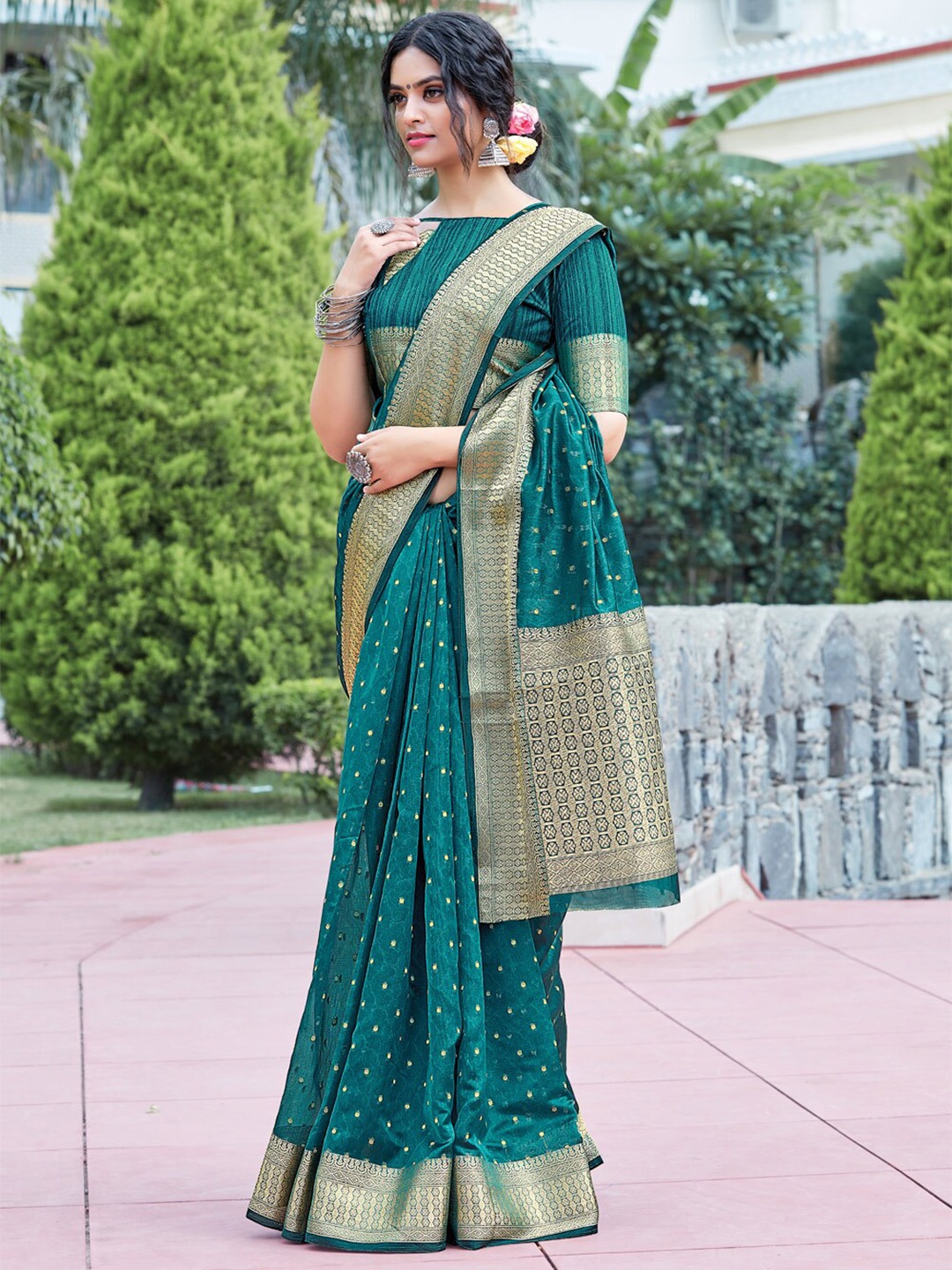 

SANGAM PRINTS Turquoise Blue & Gold-Toned Ethnic Motifs Zari Organza Saree