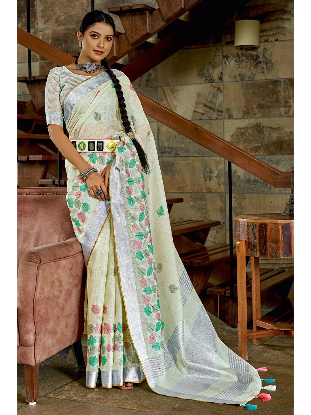 

SANGAM PRINTS Ethnic Motifs Zari Linen Blend Saree, Off white