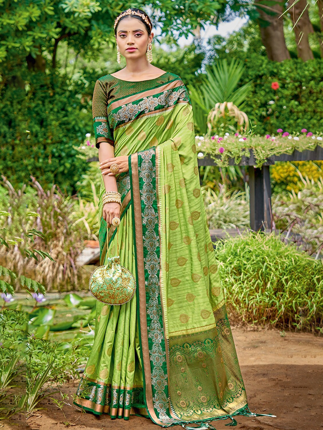 

SANGAM PRINTS Woven Design Zari Pure Silk Banarasi Saree, Green