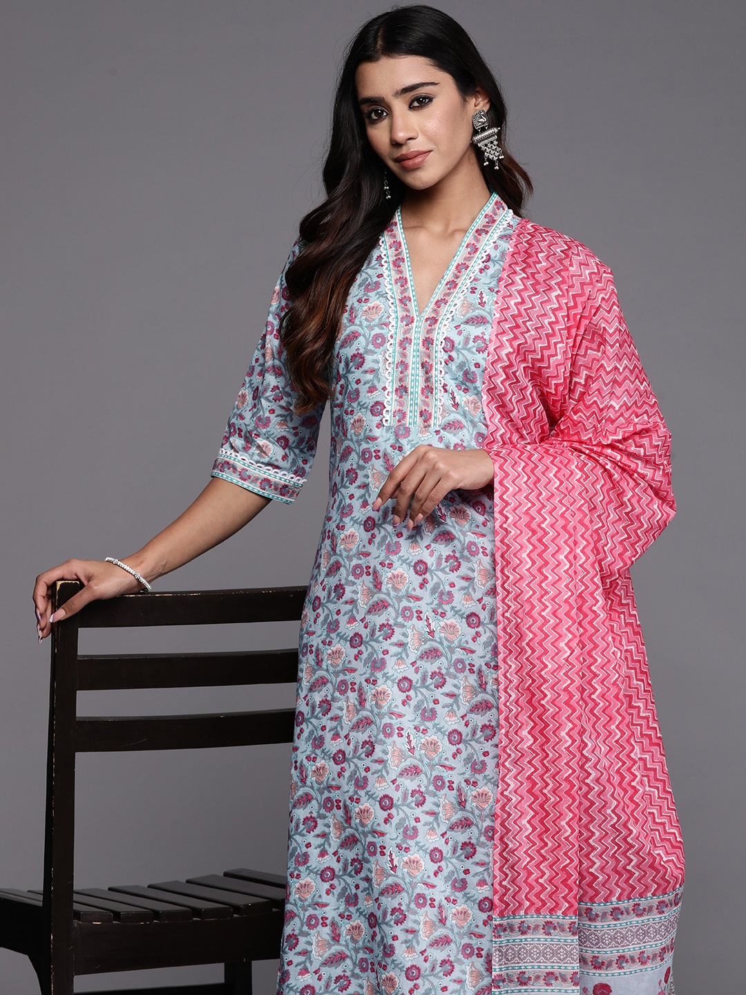 

Libas Women Floral Printed Pure Cotton Kurta with Trousers & Dupatta, Turquoise blue