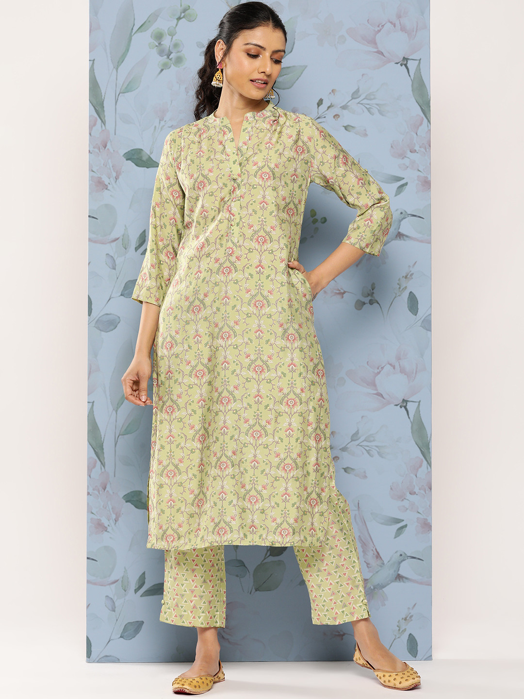 

Libas Women Floral Printed Mandarin Collar Roll-Up Sleeves Kurta With Trousers, Green